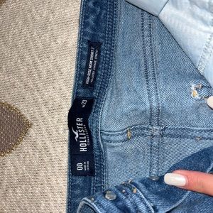 Shorts// 00// hollister/ new condition